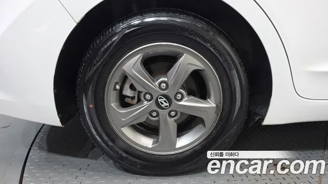 Hyundai Avante 2016 thumb 5