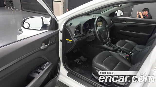 Hyundai Avante 2016 thumb 10