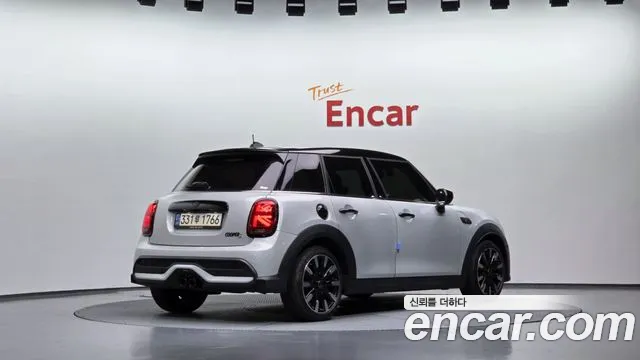 MINI Hatch 2021 thumb 2
