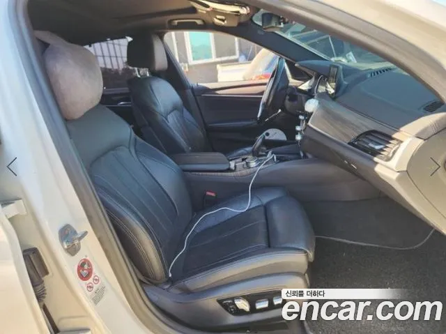 BMW 5-Series 2017 thumb 5