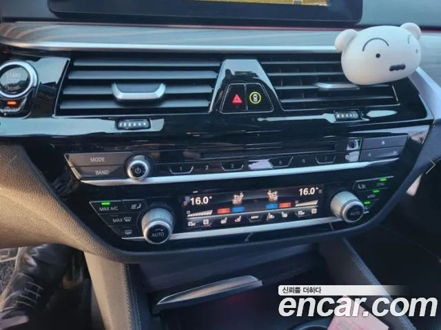 BMW 5-Series 2017 thumb 8