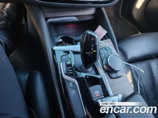 BMW 5-Series 2017 thumb 9