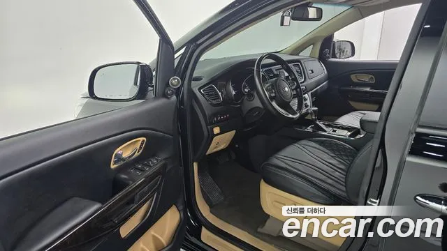 Kia Carnival 2019 thumb 10