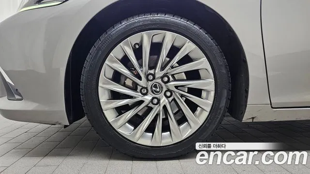 Lexus ES 2019 thumb 5