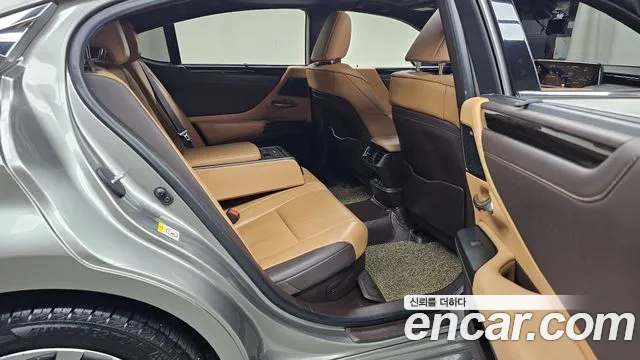 Lexus ES 2019 thumb 11