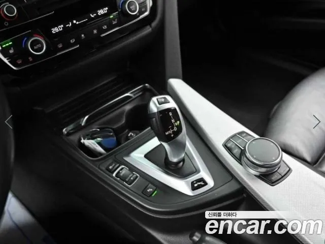 BMW 3-Series 2017 thumb 9