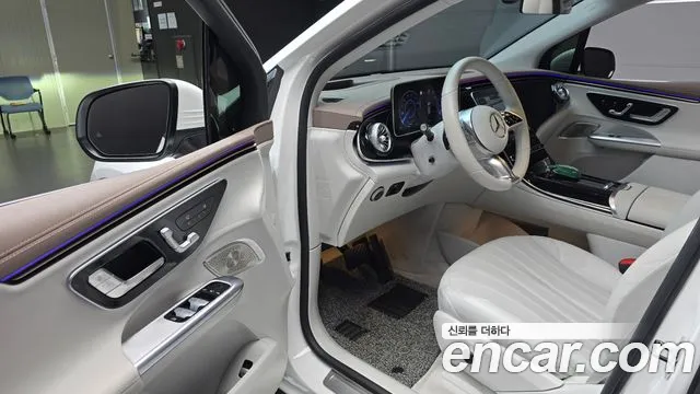 Mercedes-Benz EQE 2023 thumb 10