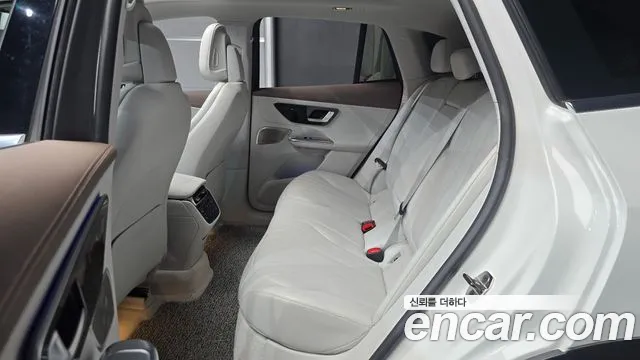 Mercedes-Benz EQE 2023 thumb 12
