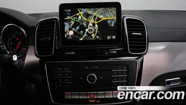 Mercedes-Benz GLE 2018 thumb 12