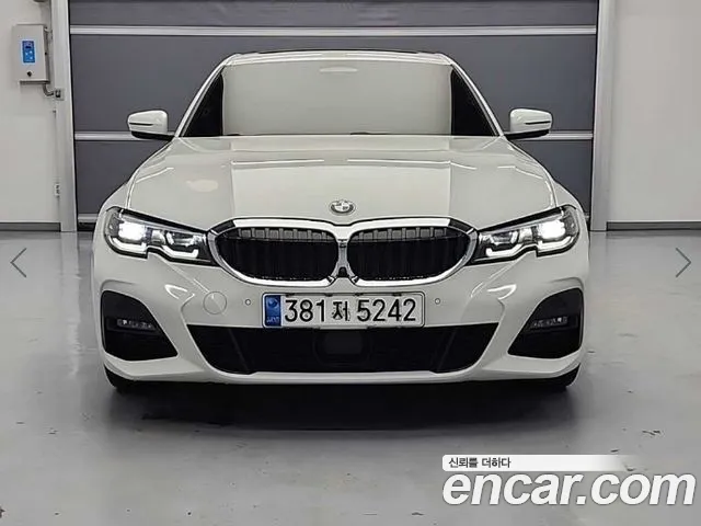 BMW 3-Series 2021 thumb 2