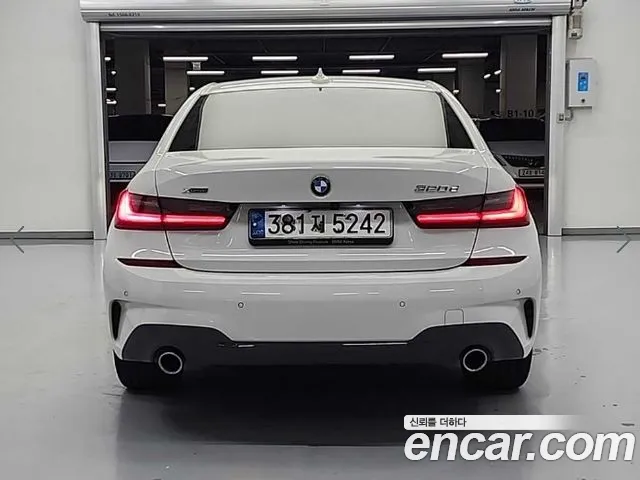 BMW 3-Series 2021 thumb 3