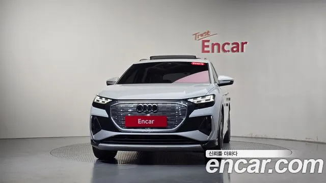Audi Q4 e-tron 2022 thumb 2