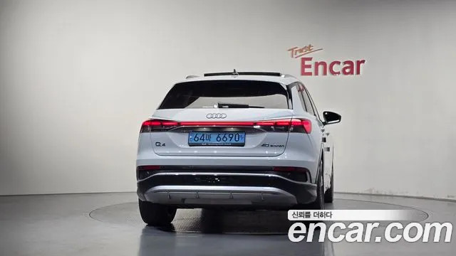 Audi Q4 e-tron 2022 thumb 3