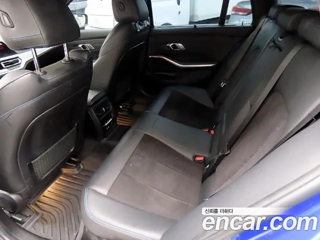 BMW 3-Series 2020 thumb 6