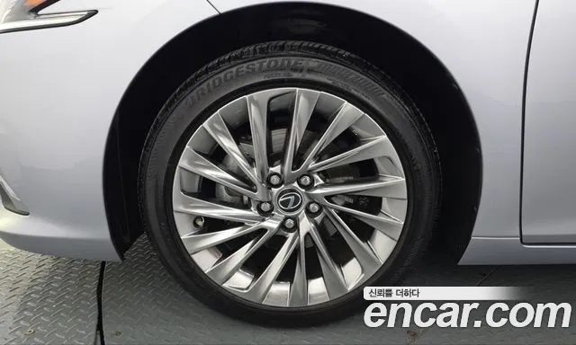 Lexus ES 2024 thumb 5