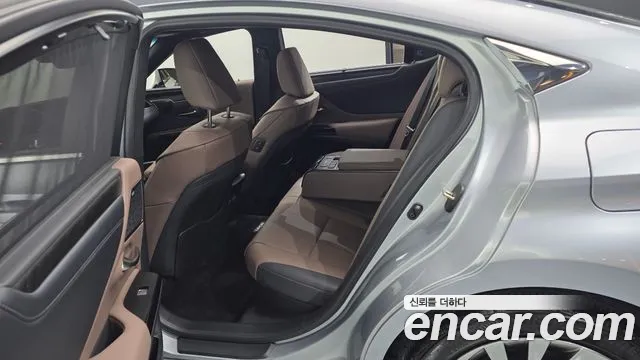 Lexus ES 2024 thumb 11