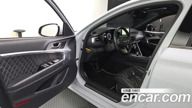 Genesis G70 2018 thumb 10