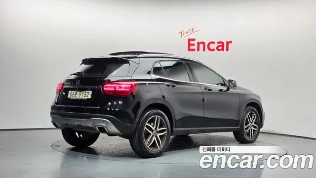 Mercedes-Benz GLA 2018 thumb 2
