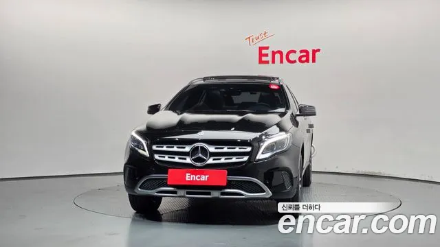 Mercedes-Benz GLA 2018 thumb 3