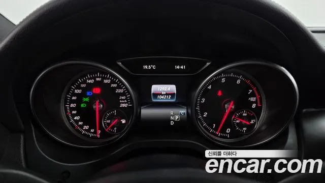 Mercedes-Benz GLA 2018 thumb 8