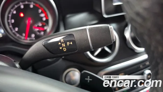 Mercedes-Benz GLA 2018 thumb 9