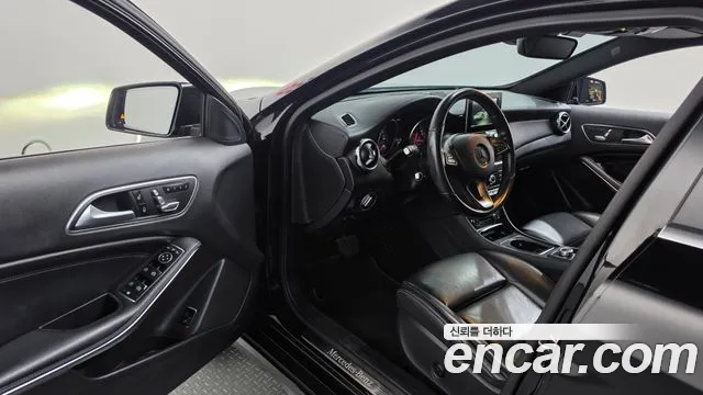 Mercedes-Benz GLA 2018 thumb 10