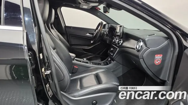 Mercedes-Benz GLA 2018 thumb 11