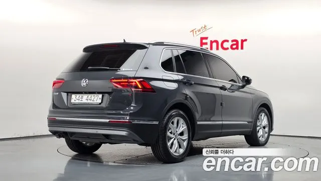 Volkswagen Tiguan 2018 thumb 2