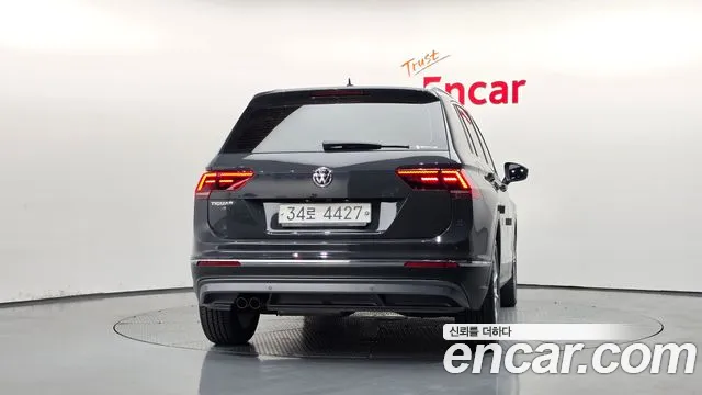 Volkswagen Tiguan 2018 thumb 4