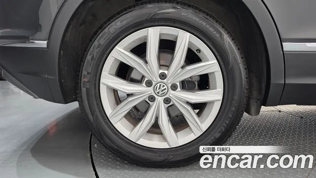 Volkswagen Tiguan 2018 thumb 5