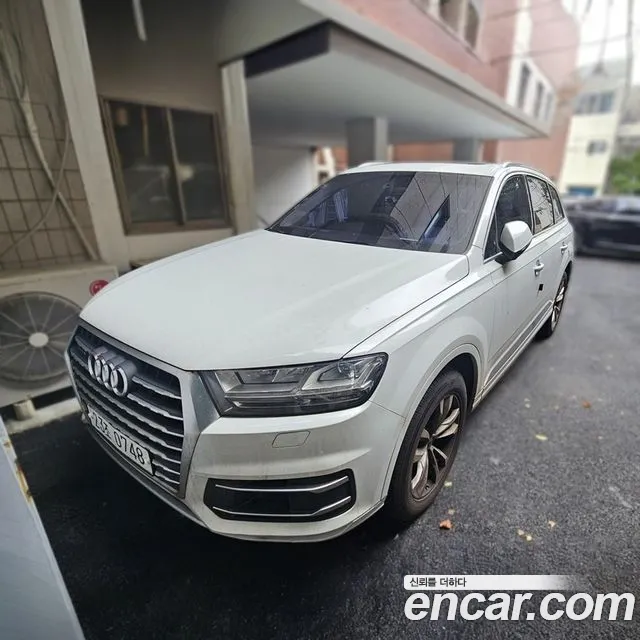 Audi Q7 2016 thumb 3
