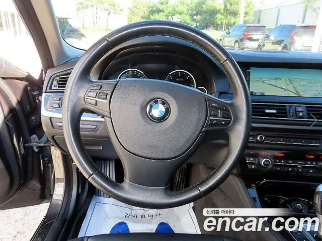 BMW 5-Series 2013 thumb 8