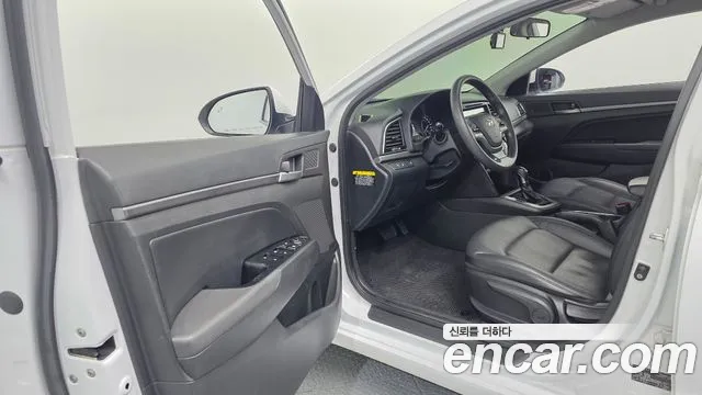 Hyundai Avante 2017 thumb 10