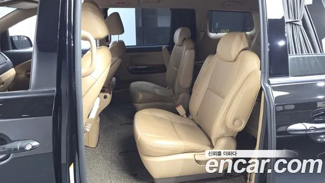 Kia Carnival 2014 thumb 10