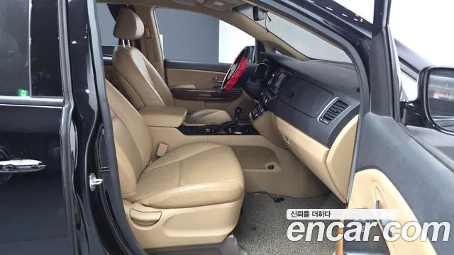 Kia Carnival 2014 thumb 11