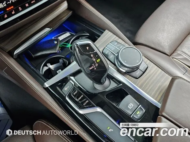 BMW 5-Series 2019 thumb 9