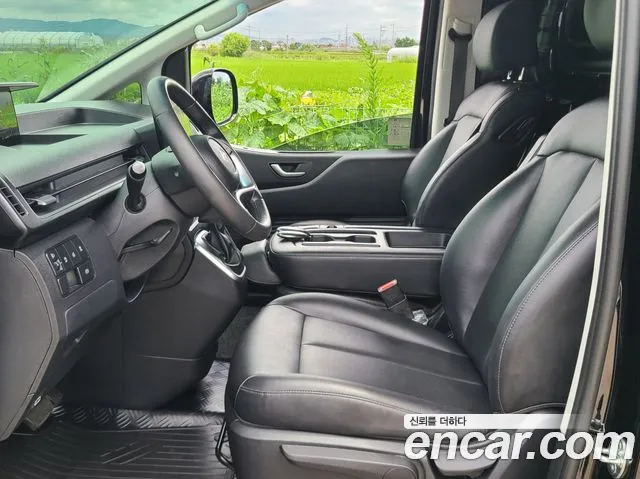 Hyundai Staria 2024 thumb 8
