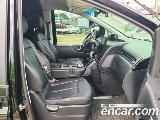 Hyundai Staria 2024 thumb 9