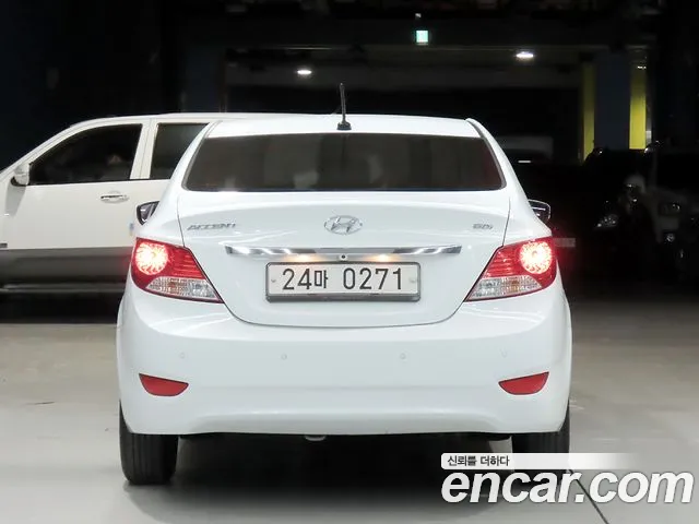 Hyundai Accent 2012 thumb 4