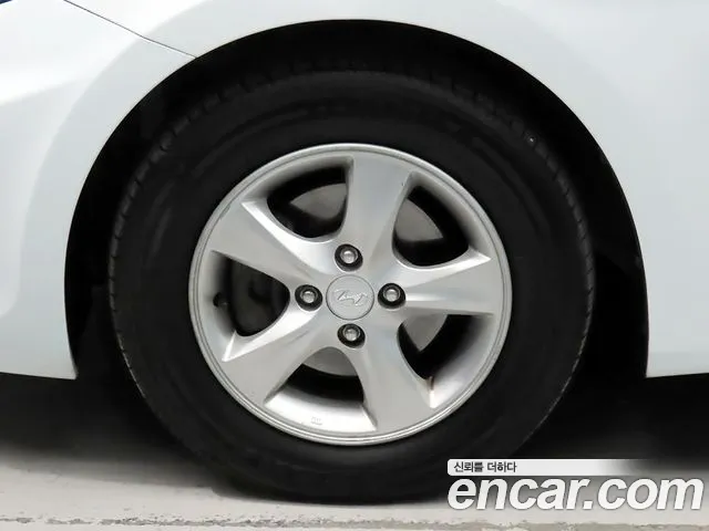 Hyundai Accent 2012 thumb 5