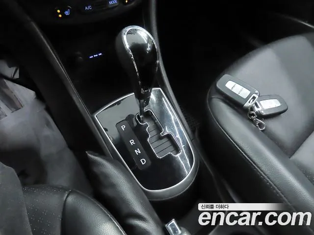 Hyundai Accent 2012 thumb 9