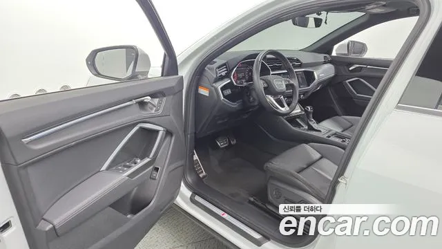 Audi Q3 2022 thumb 10