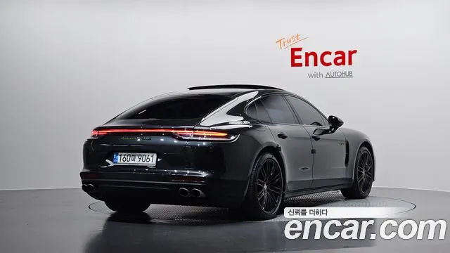 Porsche Panamera 2018 thumb 2