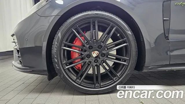 Porsche Panamera 2018 thumb 5