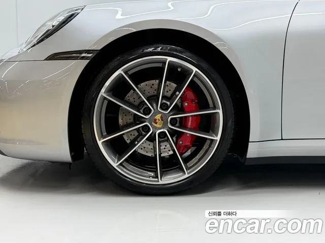 Porsche 911 2020 thumb 5