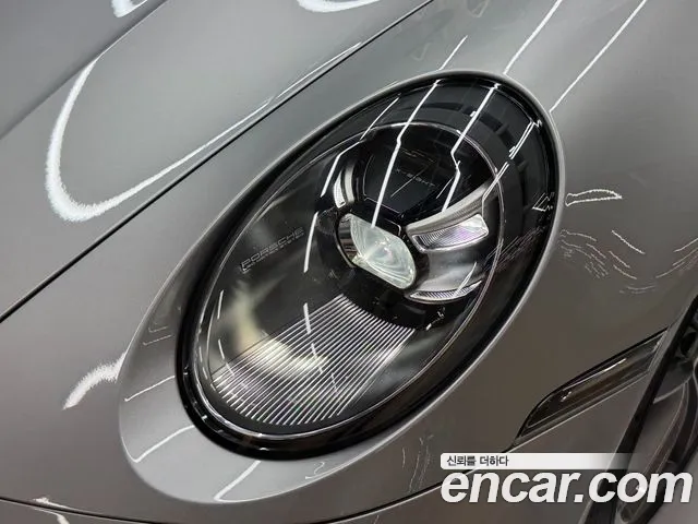 Porsche 911 2020 thumb 6