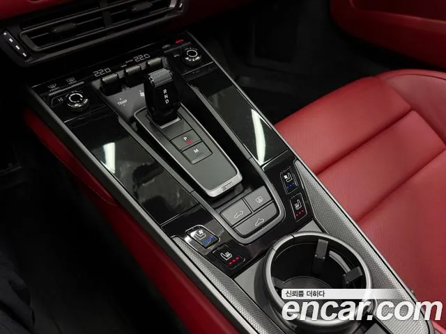 Porsche 911 2020 thumb 9