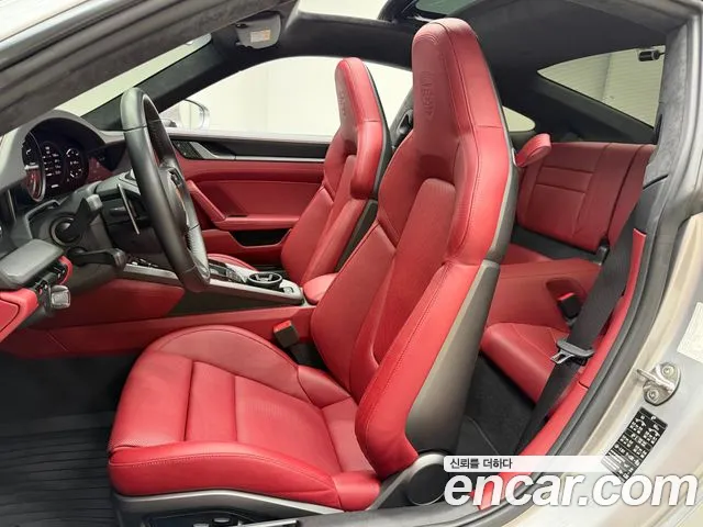 Porsche 911 2020 thumb 10