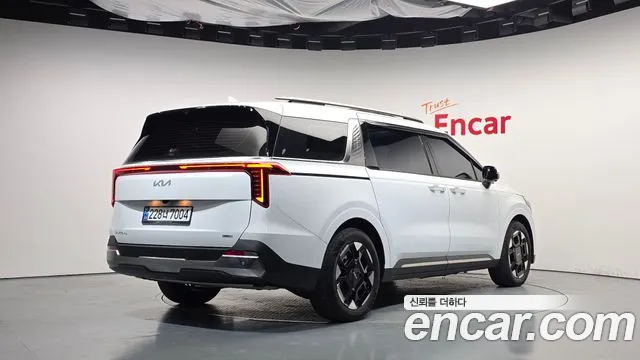 Kia Carnival 2024 thumb 2