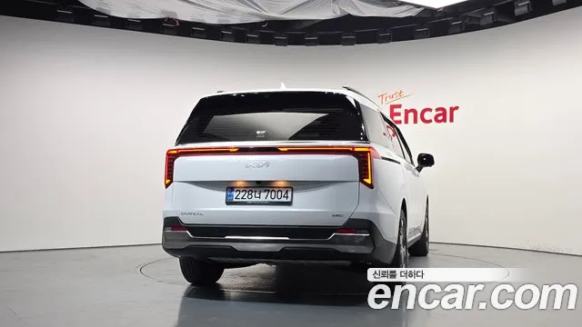 Kia Carnival 2024 thumb 4